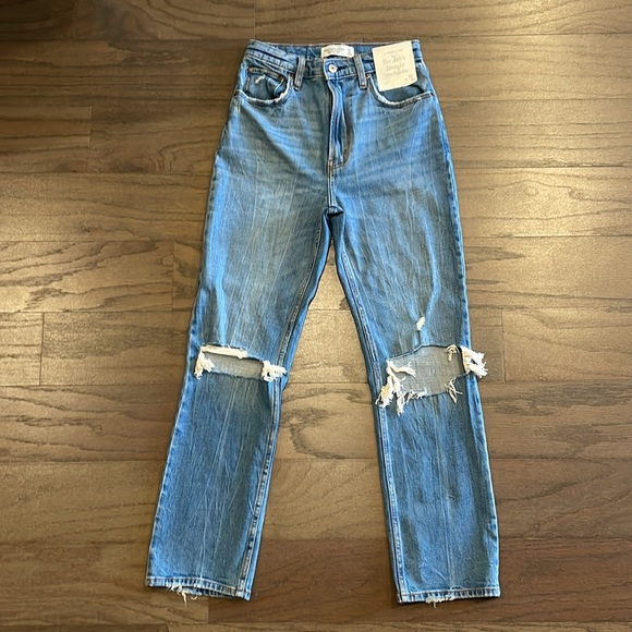 NWT Abercrombie and Fitch Ultra High Rise Destructed Ankle Straight J… - Picture 3 of 8